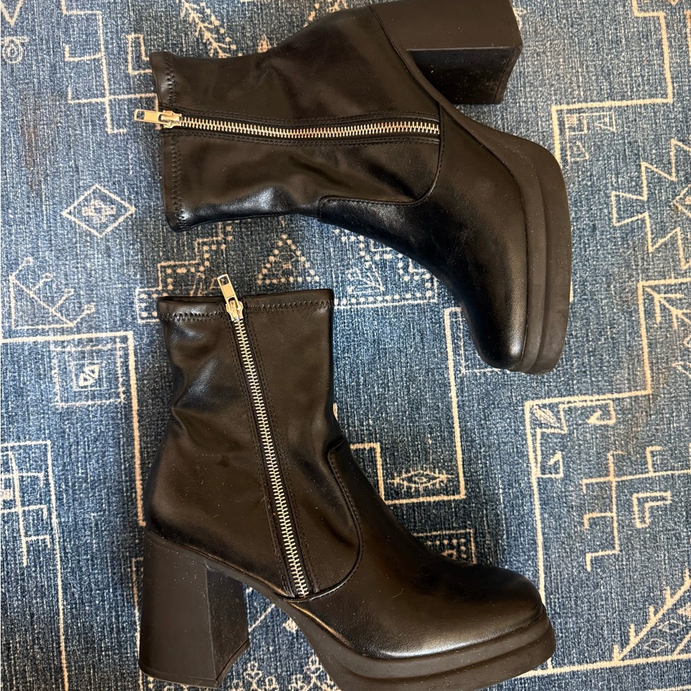 Steve Madden Black Heeled Boots with Chunky Heel